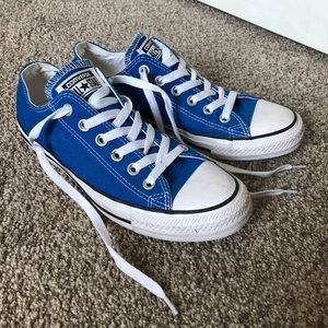 Blue low-top Converse shoes